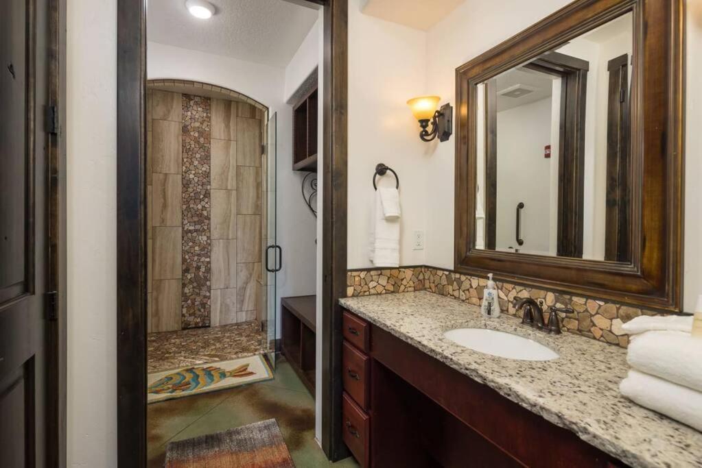 Luxury Downtown Rental 모아브 외부 사진