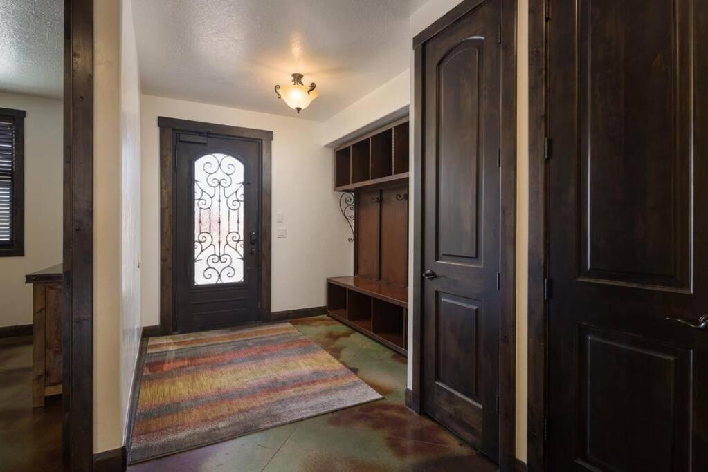 Luxury Downtown Rental 모아브 외부 사진